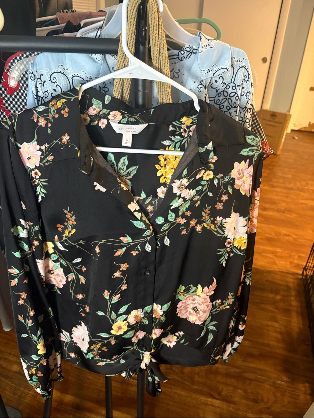 LC Lauren Conrad Black Floral Button-Front Tie-Hem Blouse